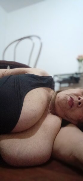 Doamna 50 ofer companie